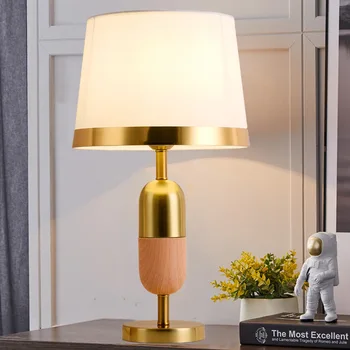 Прикроватный столик Европейская настольная лампа Лампа для спальни Свет Роскошной творческой теплой простой гостиной Современная светодиодная декоративная лампа
